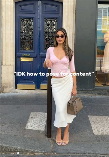 How to pose for photos like a content creator!! #howtoposeforphotos #howtopose @TikTok @tiktok creators