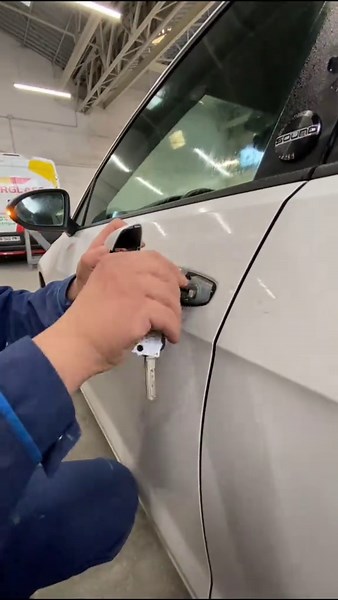 Astuces et espace caché selon la marque de ta voiture #automobile #tutorials #astuce #reparation #carrosserie