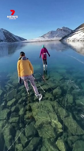 The moment an ice rescue instructor and his family skate across a rare ‘ice window’ in Alaska. #alaska #iceskating #USA #icewindow #7NEWS