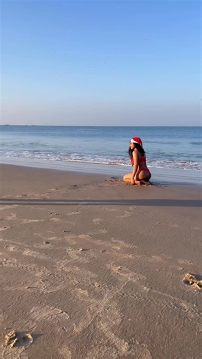 Anu Saini on Instagram: "My sexy Santa shoot at beach 🥰🎄🎄🎅 merry Christmas fam❤️❤️"