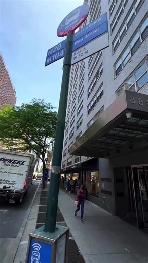 Luxury studio in midtown west available for rent: $1.8k”month. Would you pay such amount? For me i would be glad to live here for any amount 😍#creatorsearchinsights #nyc #apartment