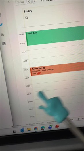 WHO PUTS A MEETING AT 5PM ON A FRIDAY AHHHHHHH #tinyhand #mrtinyhand #corporate #fyp #work