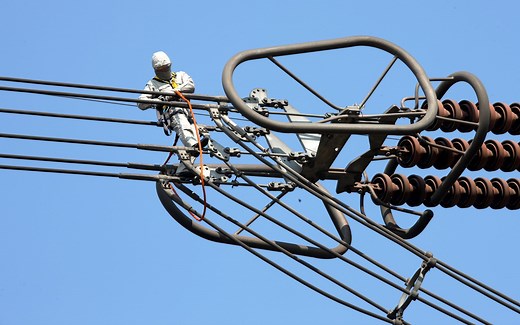 中国电压220v美国110v，差距到底有多大？为何美国想换都换不了？