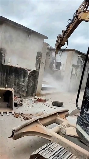 Demolition Site! Excavator Demolishes Wall, Dust Flying