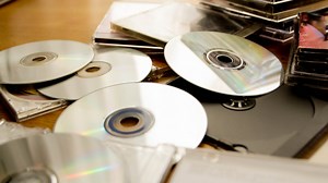 How To Make The Coolest DIY Birdbath Out Of CDs You Never Use Anymore - Hunker