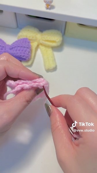 Crochet Bow ໒꒰ྀིっ˕ -｡꒱ྀི১ 🎀✨ #crochet #crochetersoftiktok #crochetbow #crochetribbon #crochetwithme
