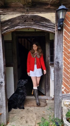 Hannah | Copper And Moss Botanics on Instagram: "I thought it might be about time to reintroduce myself... That's me, Hannah. At 31, I have ended up in my Grandparents old country cottage with my gorgeous dog Elodie and beautiful cat Ottie where we have been building a slower kind of happiness. My romantic prospects are currently limited to sunsets, fresh air and a very committed relationship with my kettle, I have to admit, I keep being told to enjoy this time on my own and it has not landed to