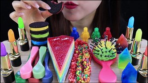 #asmr #oreo #chocolate #candys #jelly #ropejelly #crepecake #rego #ediblehairbrush #comb #rainbow #spoon #lipstick #unicorn #candy #mukbang #sweet