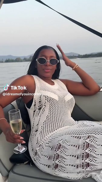 Enjoy a Fun-Filled Boat Day with Friends