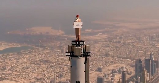 「どうやって撮ってるの？」エミレーツ航空のCMに驚きの声→“種明かし”が公開。その仕掛けに反響【動画】