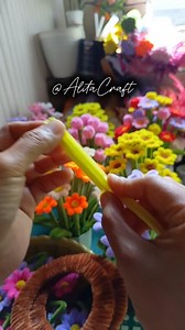 Belajar membuat bunga goyang bersama @AlitaCraft Selamat mencoba selamat berkreasi..!!? Order bunga atau bahan link nya ada di bio profil 😘😘 #tutorial #bungagoyang #pemula #crafter #alitacraft #bungaviral #trending #viral #homedecor #diy #handmade #crafting #diycrafts #craftfair #handmadegoods #fbpro #fyp #jangkauanglobal #sorotanpublik #kawatbulu #pipeclener #costumorder | Evi Legazy