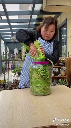 How to Prepare Delicious Pickled Leafy Vegetables