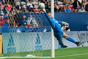 “We got the 3 points we wanted, now let’s carry this into next week!” - Cody Cropper Head coach Sartini & goalkeeper Cropper pump up the boys in the post-victory huddle speech 😤 The May Homestand is just getting started. Next stop ➡️ #CanChamp | Vancouver Whitecaps FC
