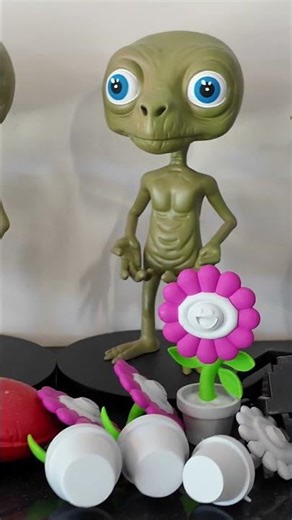 What do you think he discovered? #3d #3dart #arttoy #alien #art