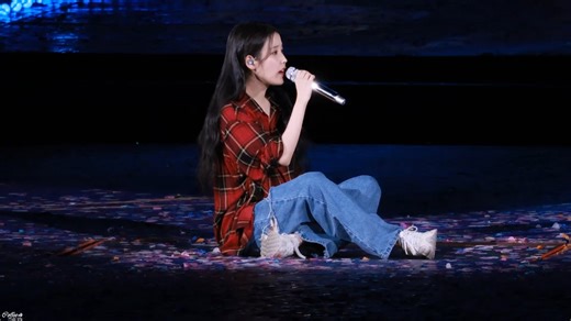 220918 IU 아이유 어푸 (Ah puh)