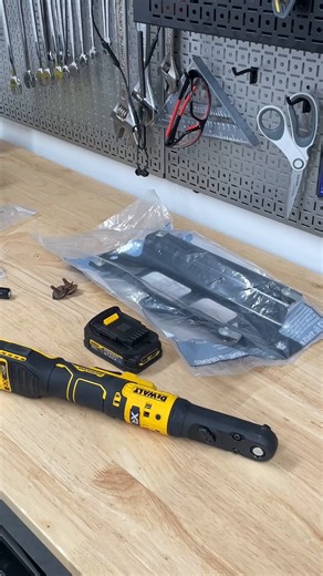 137K views · 1.8K reactions | No your eyes aren't playing tricks on you. The 20V MAX* XR® Ratchet and XR POWERSTACK™ battery really are this compact. Just ask @johnbuildsit. #DEWALTTough #DEWALT | DEWALT | Facebook