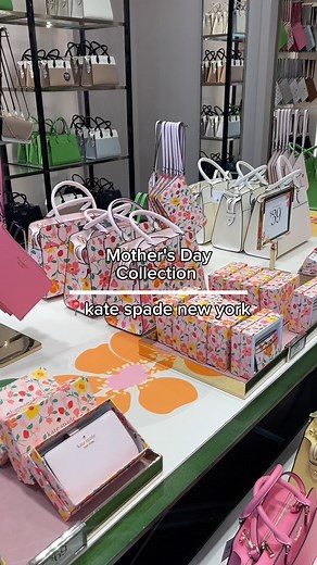 Florals that never wilt kate spade new york. #katespadenewyork #mothersday #giftformom #houstonrepmiumoutlets | Houston Premium Outlets