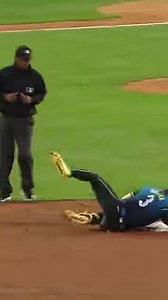 CRAZY fight happens after Bryce Harper's poor slide 😏 | MLB