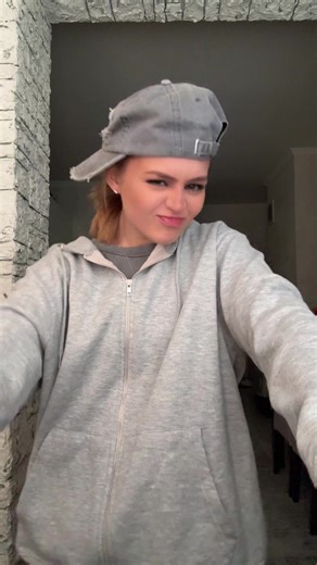 🦄Ana Beregoi🦄 (@anaberegoiofficial_)’s videos with Sistemul sirioja - 🎼