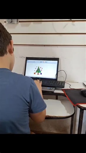 Linux Informática on Instagram: "💻 Curso de Computación – Desde Cero ¿Querés perder el miedo a la computadora y aprender a usarla con seguridad y rapidez? 🔥 Este curso es para vos. 📌 Aprenderás a: ✨ Manejar la PC desde cero ✨ Crear textos, presentaciones y documentos ✨ Navegar por Internet y organizar tus archivos ✨ Utilizar herramientas esenciales para estudio y trabajo 📜 Incluye certificado al finalizar ⏳ Avanzás paso a paso, a tu ritmo 📲 Ideal para estudiantes, trabajadores y principiant