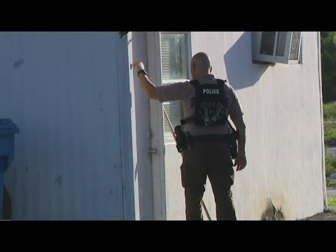 Deputies go door-to-door to evict final residents from Sweetwater mobile home park