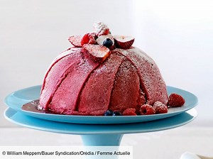 Charlotte aux fruits rouges : découvrez les recettes de cuisine de Femme Actuelle Le MAG