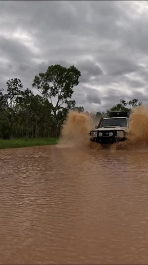 How to Navigate Flooded Roads in a 4x4 Landcruiser 79 Series