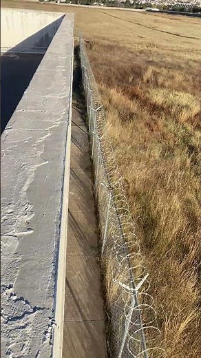 Sacando medidas para instalar un pararrayos #engineering #pararrayos #electric #wire #antena
