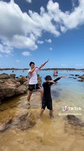 PLEASE DO NOT ASK ME TO DO THIS AGAIN SO MANY PEOPLE WERE LOOKING I WAS SUPER SHY I DONT DANCE THIS WILL BE THE ONLY DANCE ON MY TIKTOK BUT LOWKEY KINDA SAD CAUSE I WAS EMBARRASSED SO I DIDNT REALLY DANCE WELL YOU FEEL I FEEL LIKE I CAN DO BETTER THERE IS ANOTHER ONE IN MY DRAFTS BUT ONCE AGAIN THIS IS THE ONKY DANCE TIKTOK YOU WILL SEE