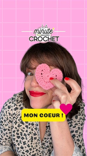 Mercerie Créative | Rouen, Vernon on Instagram: "La Saint-Valentin approche… et si tu signais ton amour à la pointe de ton crochet ? 💘 Aujourd’hui je te montre comment réaliser ce petit cœur trop mignon en moins de 5 minutes. Oui oui, même si tu débutes ! 🎥 Trucs & astuces au crochet : c’est parti pour la Minute Crochet ! Pour le tuto, j’ai pris un crochet n°5 et ma chouchoute Phil Extra (le fil le plus extra pour les débutantes ). 👉 Je te remets le tuto complet en commentaire pour que tu pui