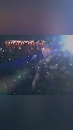 Live Concert Highlights: Performer Captivates Diverse Crowd