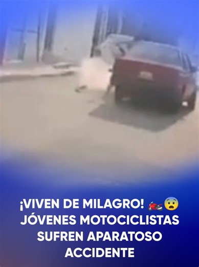 Jóvenes motociclistas sufren accidente milagroso