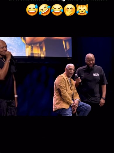 Guy explains that he doesn't like code switching and they reenact what it looks like if he doesn't lol. #LIVEIncentiveProgram #SideHustleLIVE #PaidPartnership #codeswitching #culture