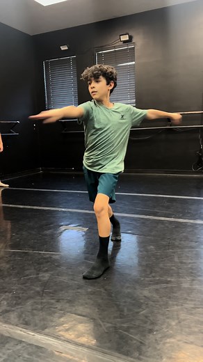 Nicoles Bodytech Class 🔥 . . 🧠Nicole Sullivan Turns and Jumps 📍Stars Dance Studio 🧑🏽‍🏫Nicole . . #pirouettes #dance #dancer #jazz #dancers #dancersofinstagram #instadance #balletdancer #technique #techniquematters #femaledancer #maledancer #turns #turnsclass