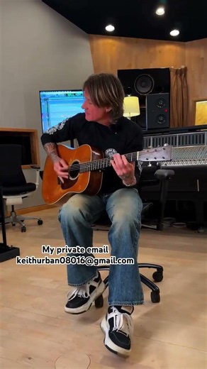 Just two of us #keithurban #concert #70s #song #music #goviral #curbrecords #peteloeffler #shorts