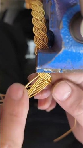 The Perfect Third Hand: Leveraging a Tabletop Bench Vise for Intricate Cord Weaving | Tooltos