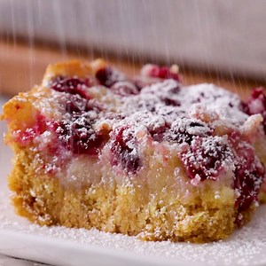 13K views · 259 reactions | With their sweet-and-tart flavor and ooey-and-gooey texture, these bars are easy to love and easy to make. We promise you, they are so worth it. Get the recipe: https://www.bettycrocker.com/recipes/cranberry-gooey-butter-bars/d0280f3f-3099-481a-be2a-8e00485d79a3?utm_source=facebook&utm_medium=social_organic&utm_campaign=MSP_XX?&mktgimp=bccakemx | Betty Crocker | Facebook