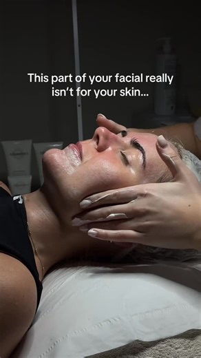 The Skin Space ✨ on Instagram: "This is where the facial slows down. 🩶 Gentle, intentional touch helps activate the parasympathetic nervous system, the “rest and repair” state. When the nervous system is calm, skin tends to behave better. ✔️ less redness ✔️ less inflammation ✔️ better healing #skincare #skinhealth #skintreatment #skinbarrier #dublinskin"