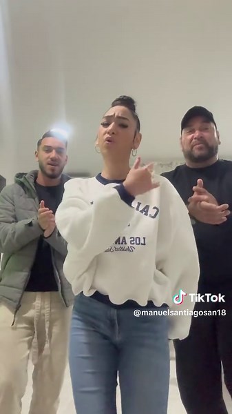 Mujeres Cantando: Alegría y Talento en Casa