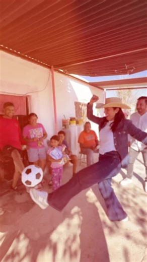 Que la paz, la salud y la esperanza acompañen a cada familia. Que lo mejor llegue a sus hogares y que sigamos construyendo un mejor Gómez Palacio. Les mando un abrazo. ¡Feliz Nochebuena! ✨🎄 #BetzabéPresidenta #ElCorazónDeLaTransformación