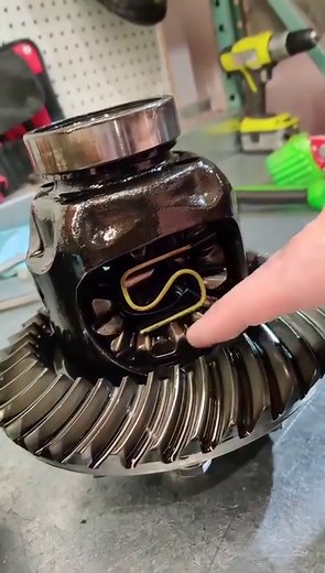 59K views · 2.1K reactions | The difference between a 2-Pinion Carrier & 4-Pinion Carrier, explained ️ | Nitro Gear & Axle | Facebook