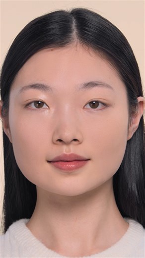 Matte or Glow? ✨ No matter your skin goals, we have the perfect primer! These skincare-infused formulas are light-weight and nourishing, available in two sheer finishes to enhance your complexion in seconds. | Sisley Paris