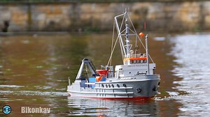 Erleben Sie die schönsten RC-Schiffsmodelle hautnah und in voller Aktion beim Schaufahren des SMC Brochterbeck im Jahr 2023. In diesem Video zeigen wir Ihnen die schönsten Modelle im Detail und lassen Sie hautnah dabei sein, wenn diese beeindruckenden Schiffe auf dem Wasser unterwegs sind. Sehen Sie die Modelle aus nächster Nähe und genießen Sie die atemberaubende Aussicht auf das Wasser und die Umgebung. Ein unvergessliches Erlebnis für jeden Schiffsmodellbau-Enthusiasten! #rcboats | RC Scale B