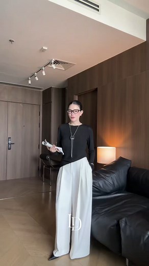 362 reactions · 16 shares | ✨Chỉ với 2 item best-seller nhà Ladie:  Áo thun giấy tay dài & quần tây ống rộng cạp cao là đã đủ tạo nên outfit cực kỳ dễ mặc, dễ phối, lại phù hợp trong nhiều hoàn cảnh.  Nếu nàng đang tìm một outfit “cứ mặc là xinh”, thì nhất định phải thử combo này nha! | Ladie Studio | Facebook