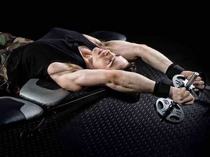 Pull Over : présentation, conseils, variantes de cet exercice de muscu