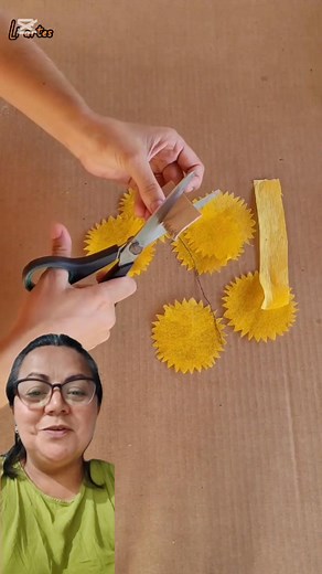6.3K views · 33 reactions | Tutorial DIY: Crea tus Propias Flores Eternas de Papel | Nutrición y belleza Chile | Facebook