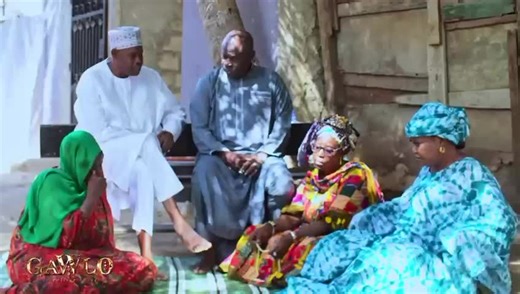 Vidéos de UNE SENEGALAISE (@userunesenegalaise) avec son original - UNE SENEGALAISE