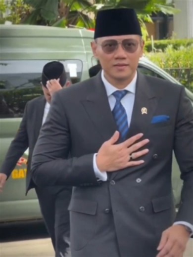 Galery Ahmad: Antos Umbu W. Padda Gallery Tour