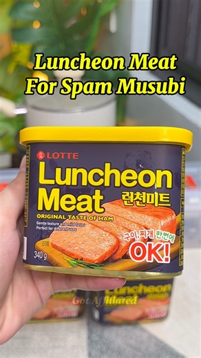 Lotte Luncheon Meat for Spam Musubi It has a mild ham style flavor, a gentle texture, and a consistent bite that works for both home meals and batch selling. For portion control, a slicer helps keep each piece even, and one can can yield about eleven uniform slices. The listing’s suggested method is simple, open the can, slice evenly, pan fry both sides, then serve, and for musubi, brush the sauce on while it is hot so the flavor absorbs better. It is also described as quick and easy, and suitab