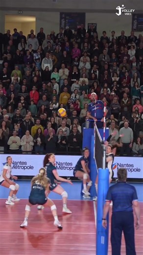 These girls are insane 😲🔥 #volley